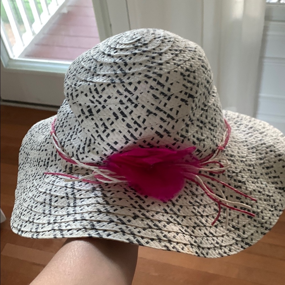 4/$10 Girls White and Black Patterned Hat with Pink Accent